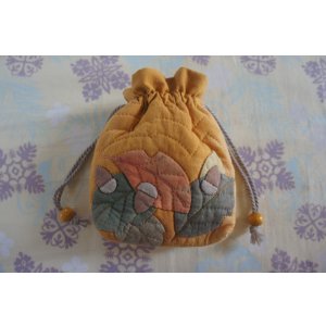 画像: 落ち葉とどんぐりの巾着キット