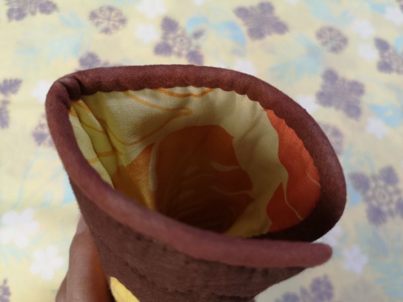 画像: ハイビスカスとホヌのスマホケース(イエロー)