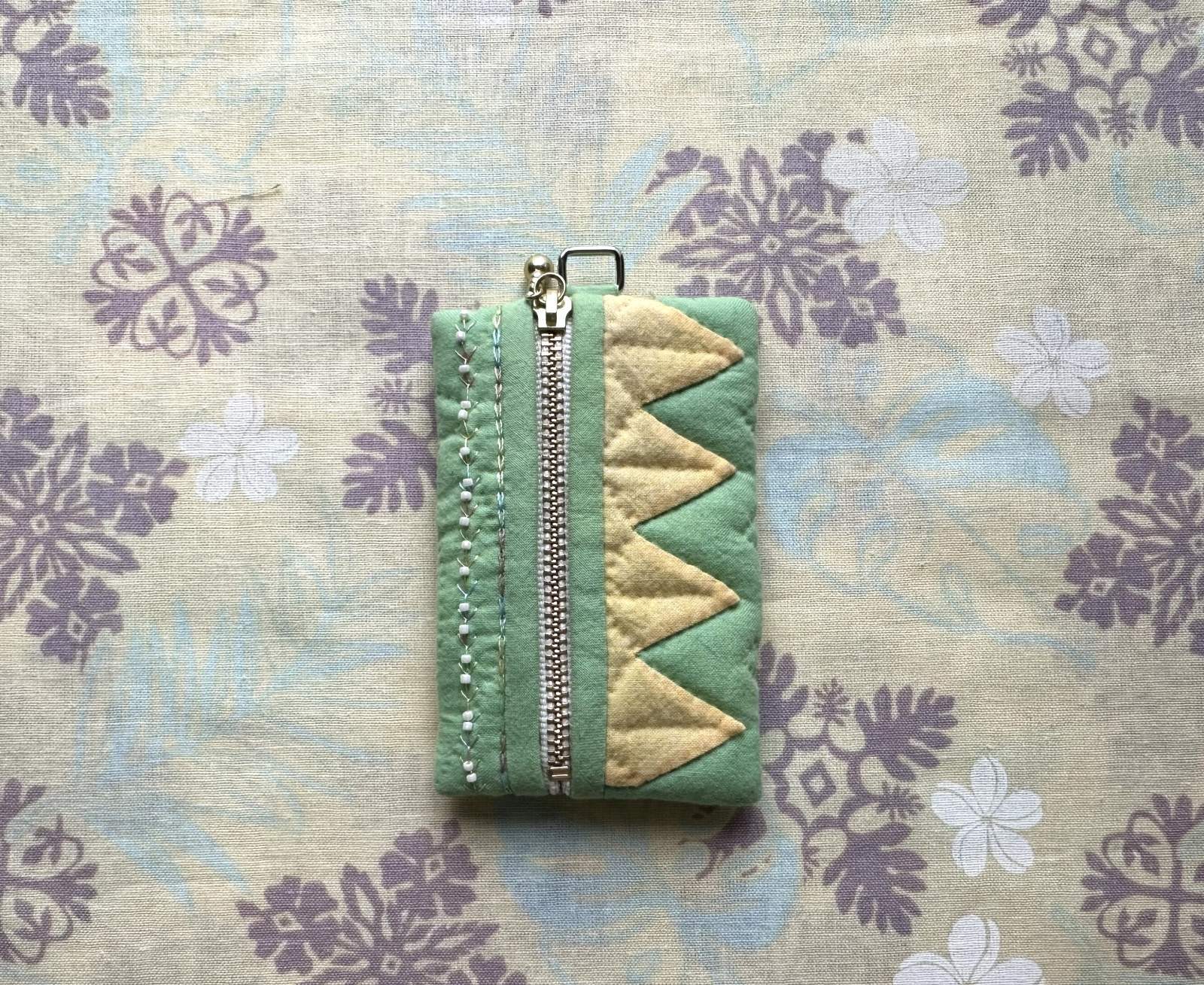画像: パイナップルのチャームポーチキット