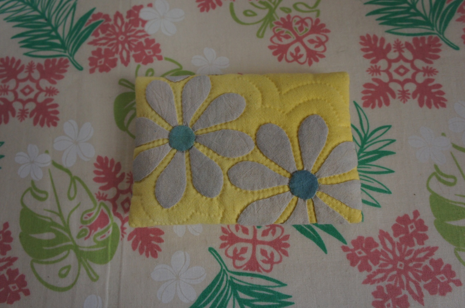 画像: マーガレットのポケットティッシュケース(イエロー)